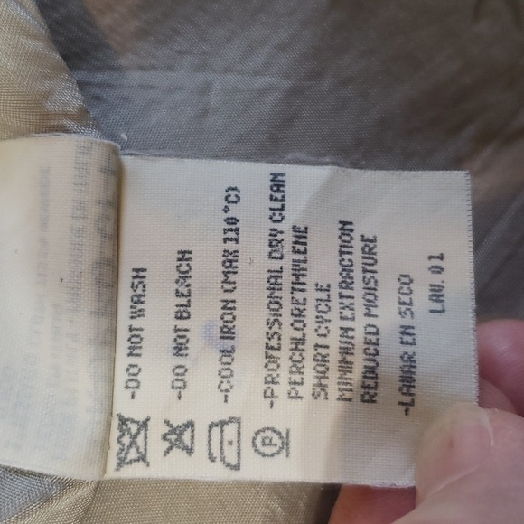 Giorgio Armani Le Collezioni Long Sleeves Blazer  Cream Size  between 10 and 12. - Picture 9 of 10